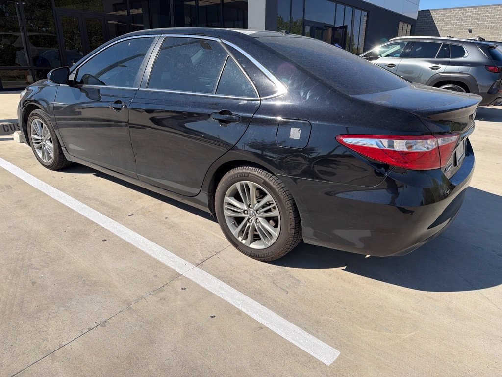 Used 2017 Toyota Camry SE w/ Moonroof Package FWD image 10
