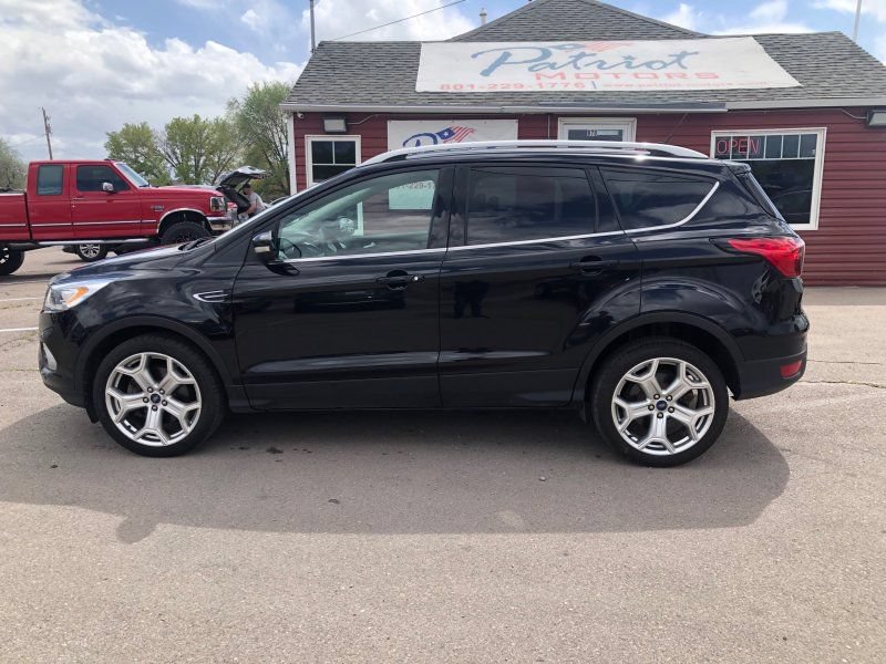 Used 2019 Ford Escape Titanium AWD/4WD image 2