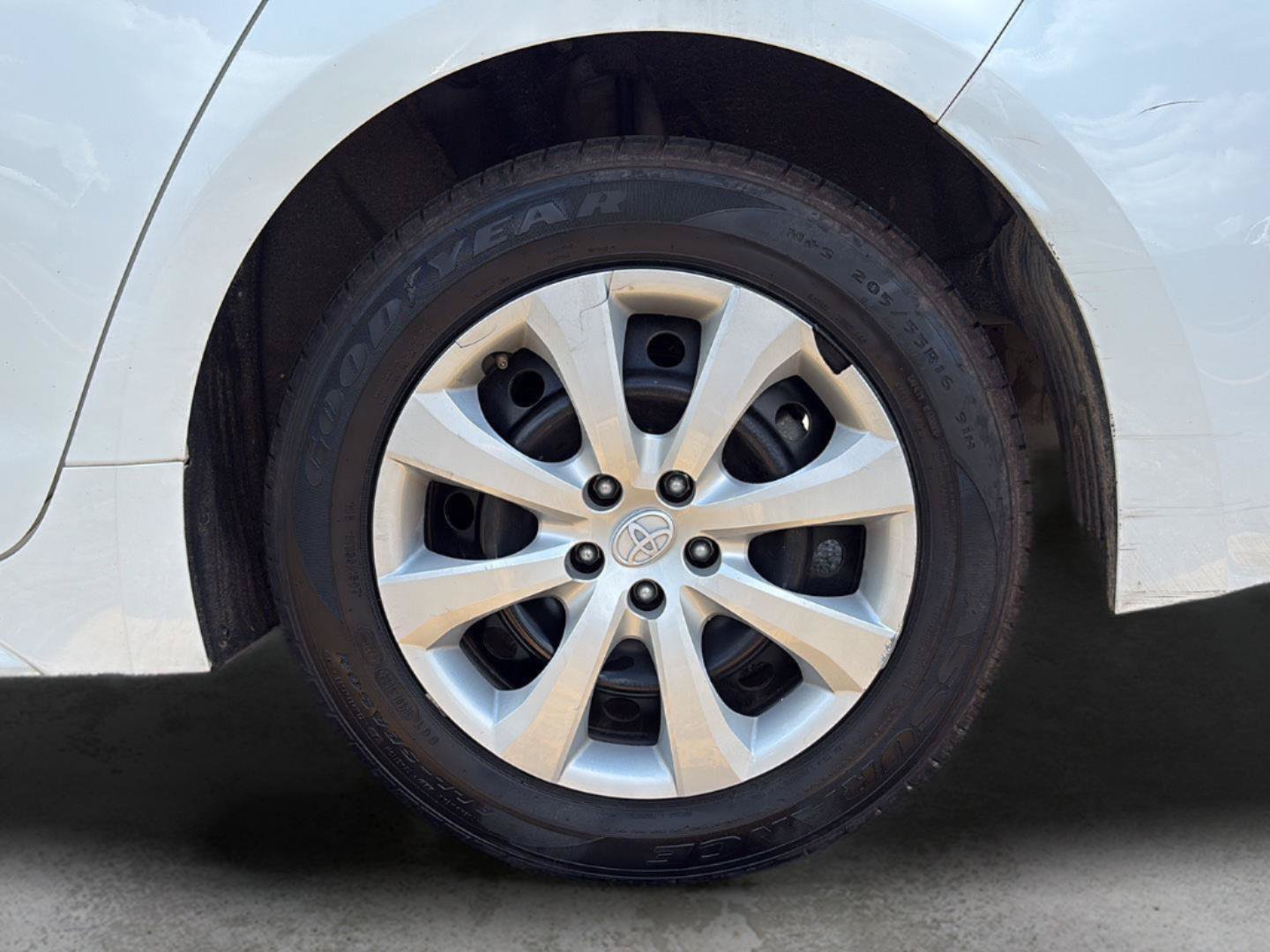 Used 2024 Toyota Corolla LE FWD image 21