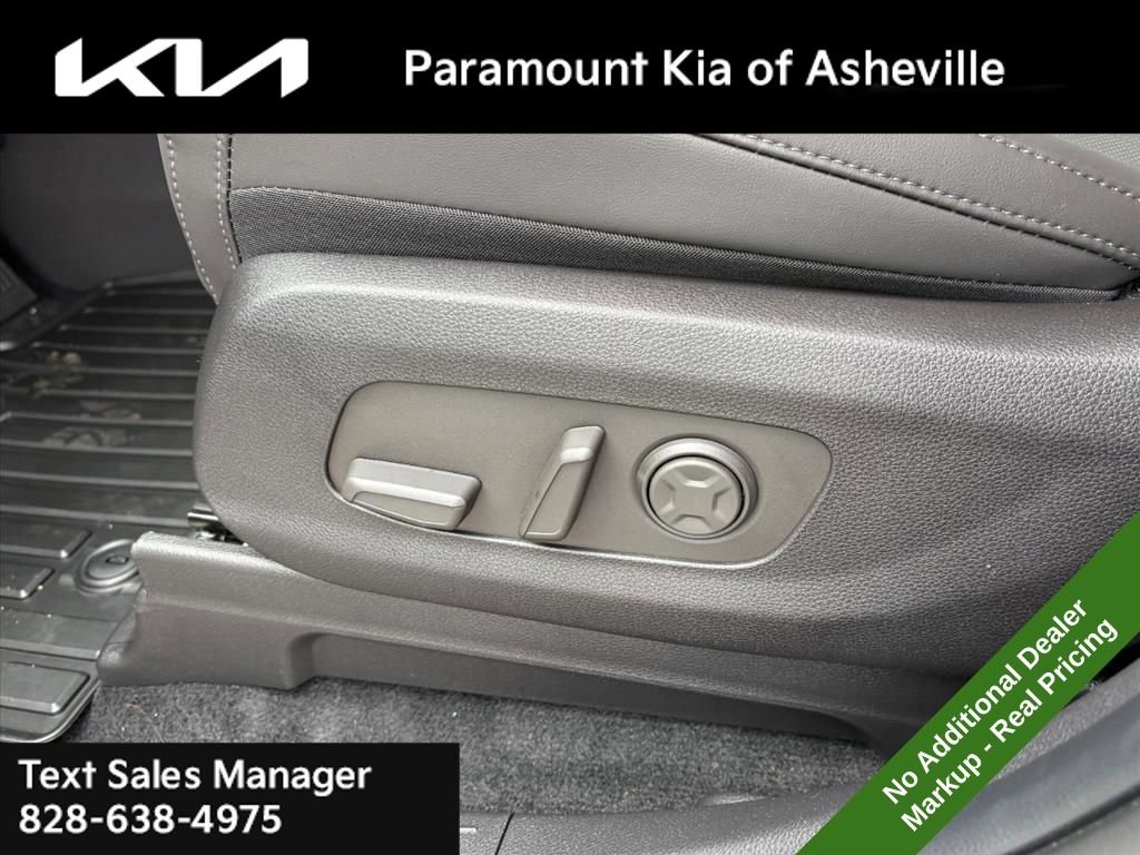 New 2026 Kia Carnival EX FWD image 19