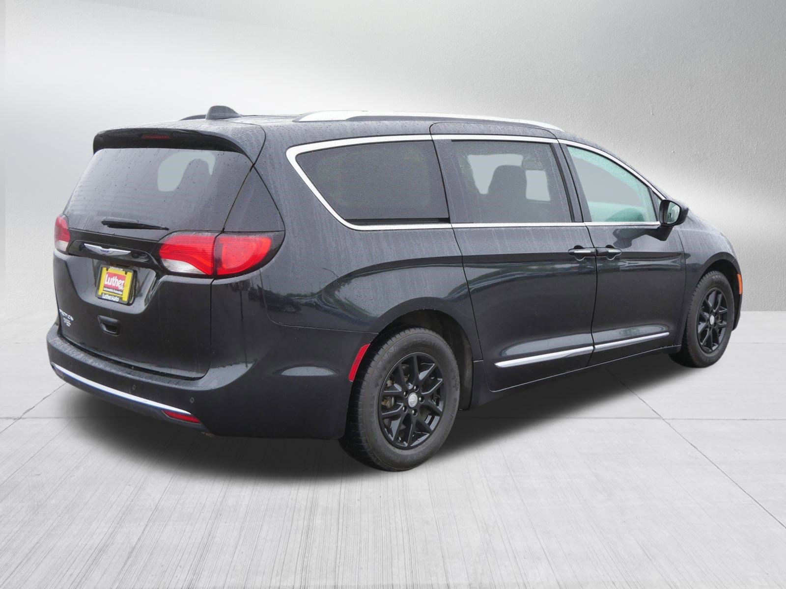 Used 2020 Chrysler Pacifica Touring-L FWD image 7