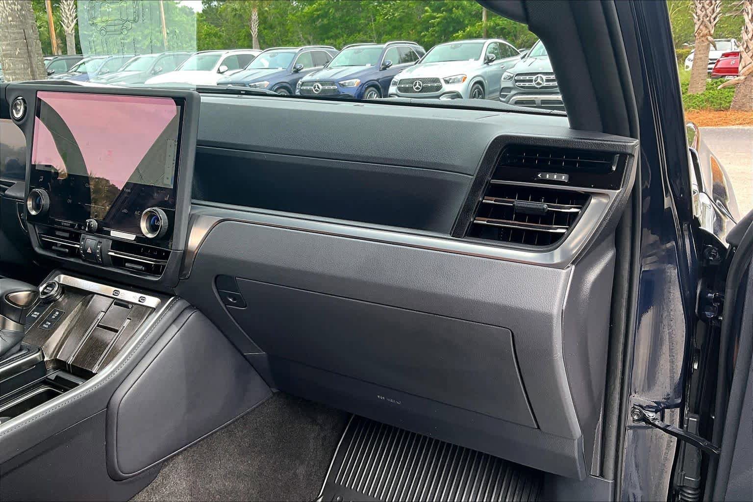 Used 2025 Lexus GX 550 w/ Accessory Package (2T) AWD/4WD image 19
