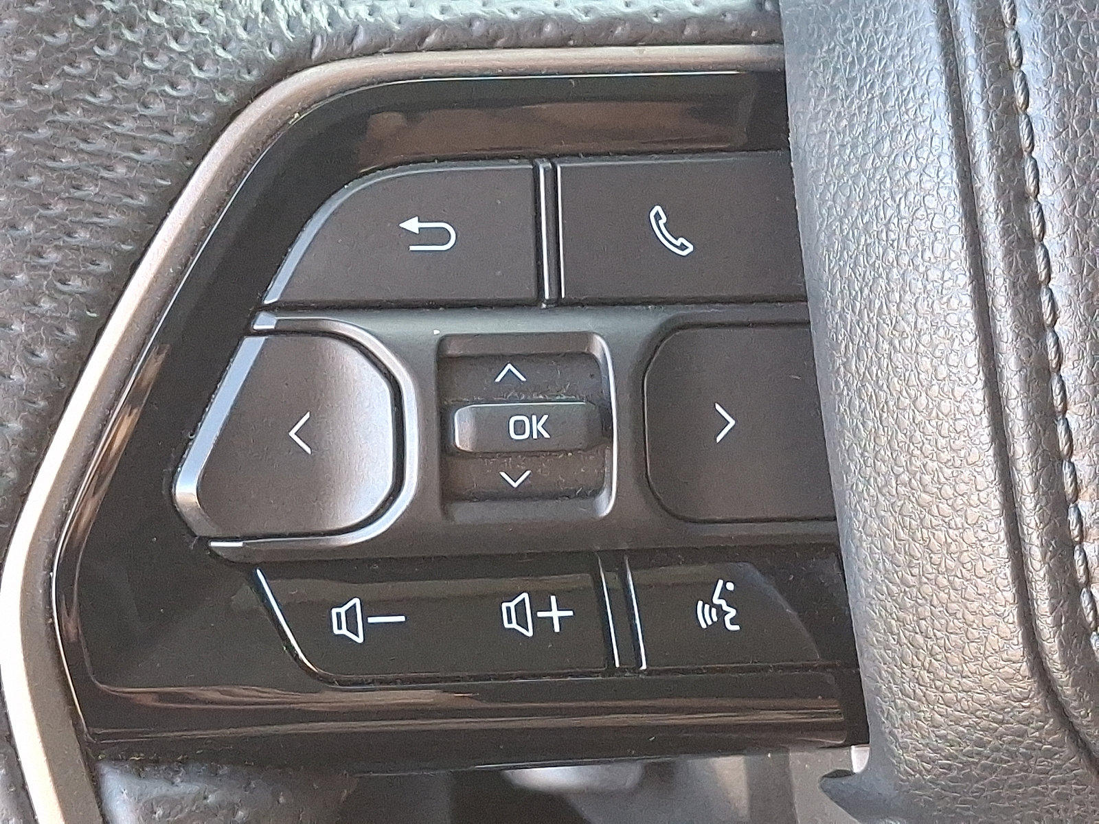 Used 2024 Toyota Tundra SR5 w/ TRD Off-Road Package AWD/4WD image 21