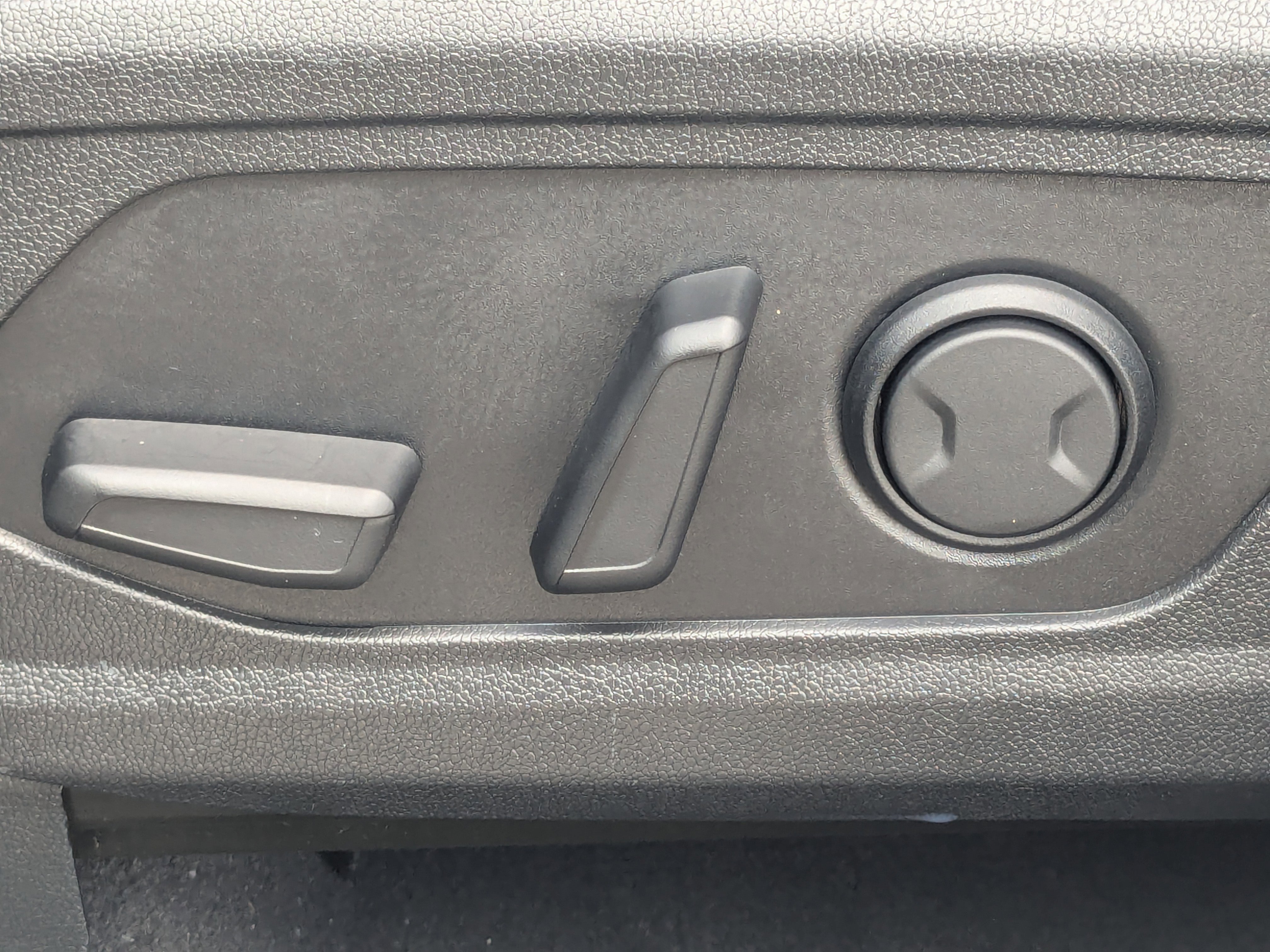 Certified 2024 Kia Sorento S w/ Panoramic Sunroof Package image 24