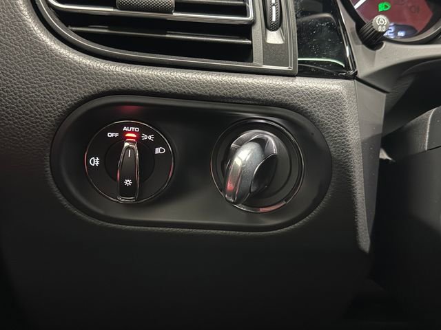 Certified 2026 Porsche Macan Turbo AWD/4WD image 18