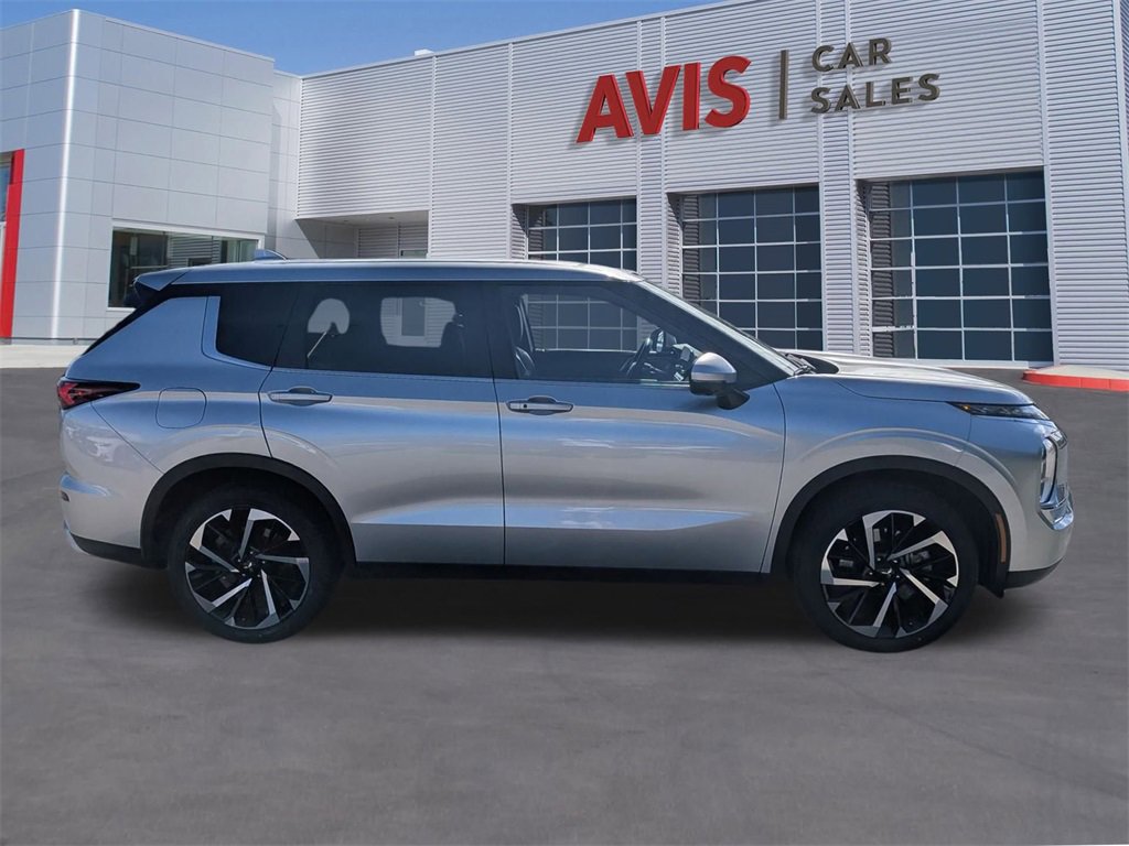 Used 2024 Mitsubishi Outlander SE image 5