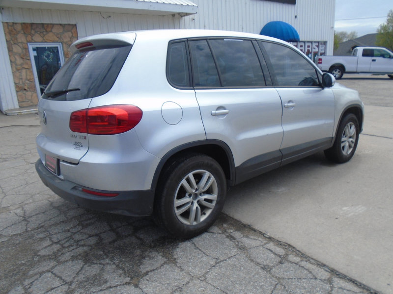Used 2012 Volkswagen Tiguan S image 2