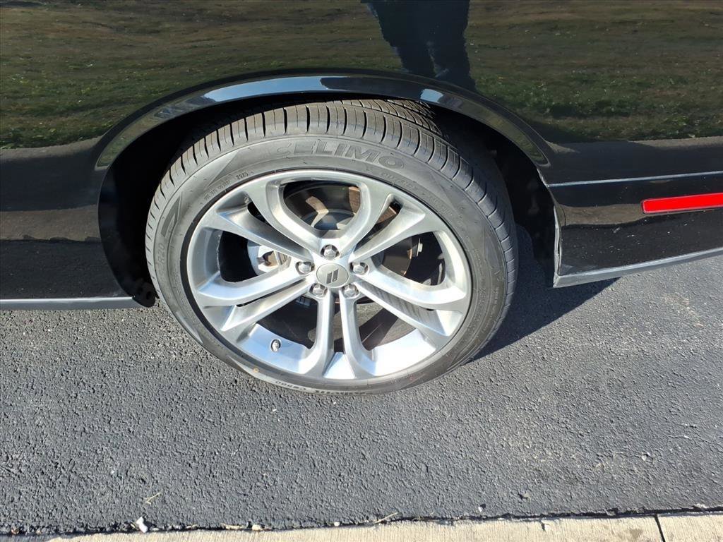 Used 2022 Dodge Challenger R/T image 5