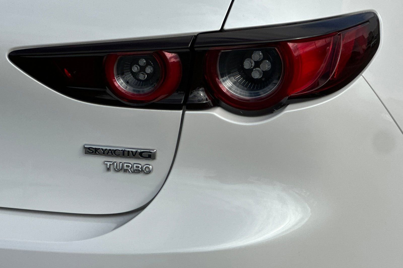 Used 2021 MAZDA MAZDA3 Hatchback w/Premium Plus Pkg image 26