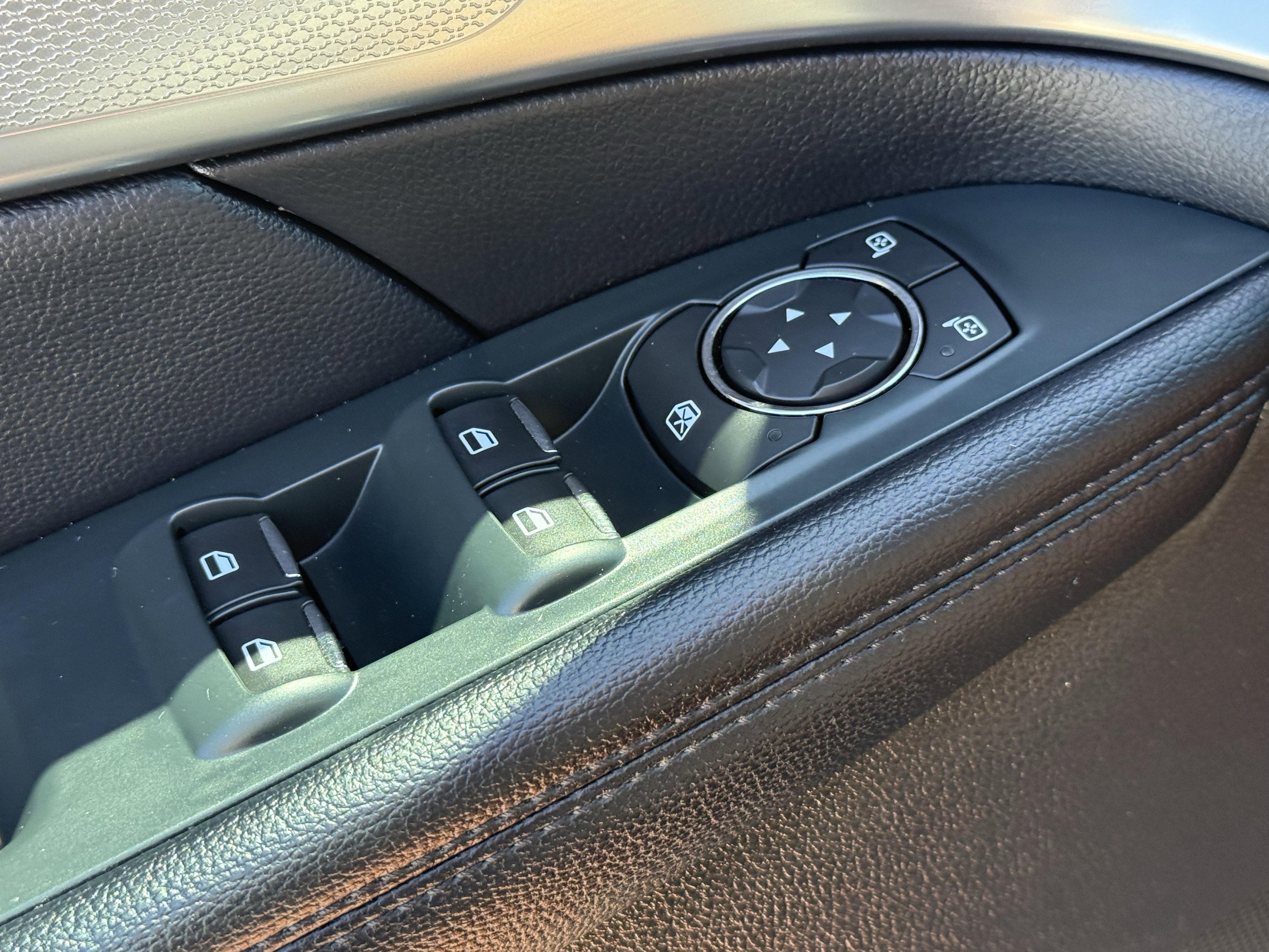 Used 2018 Ford Explorer XLT image 26