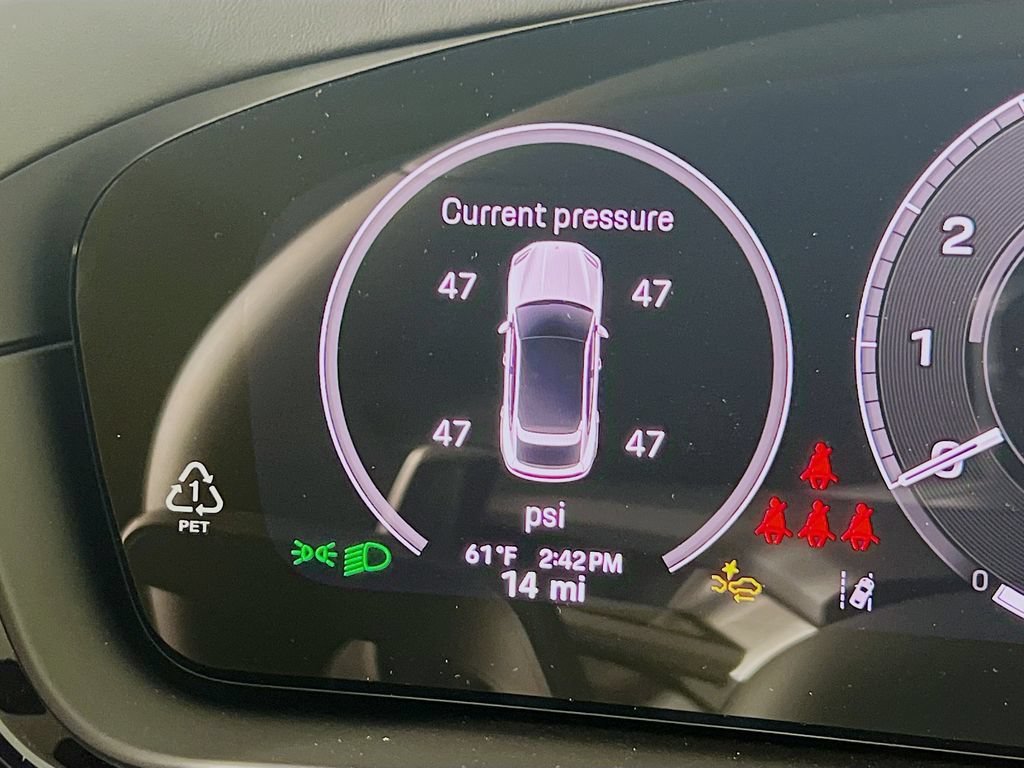 New 2026 Porsche Cayenne E-Hybrid Coupe AWD/4WD image 13
