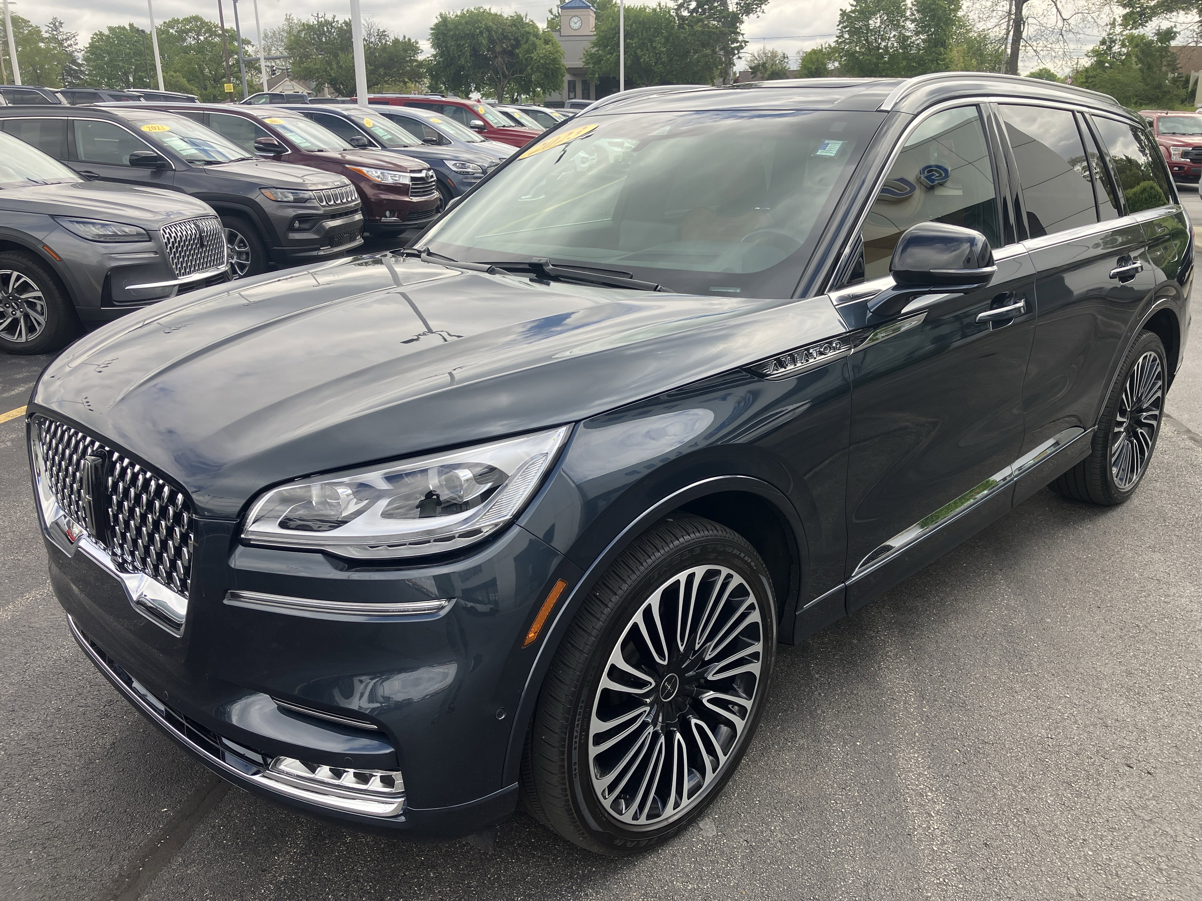 Used 2023 Lincoln Aviator Black Label w/ Dynamic Handling Package AWD/4WD image 3