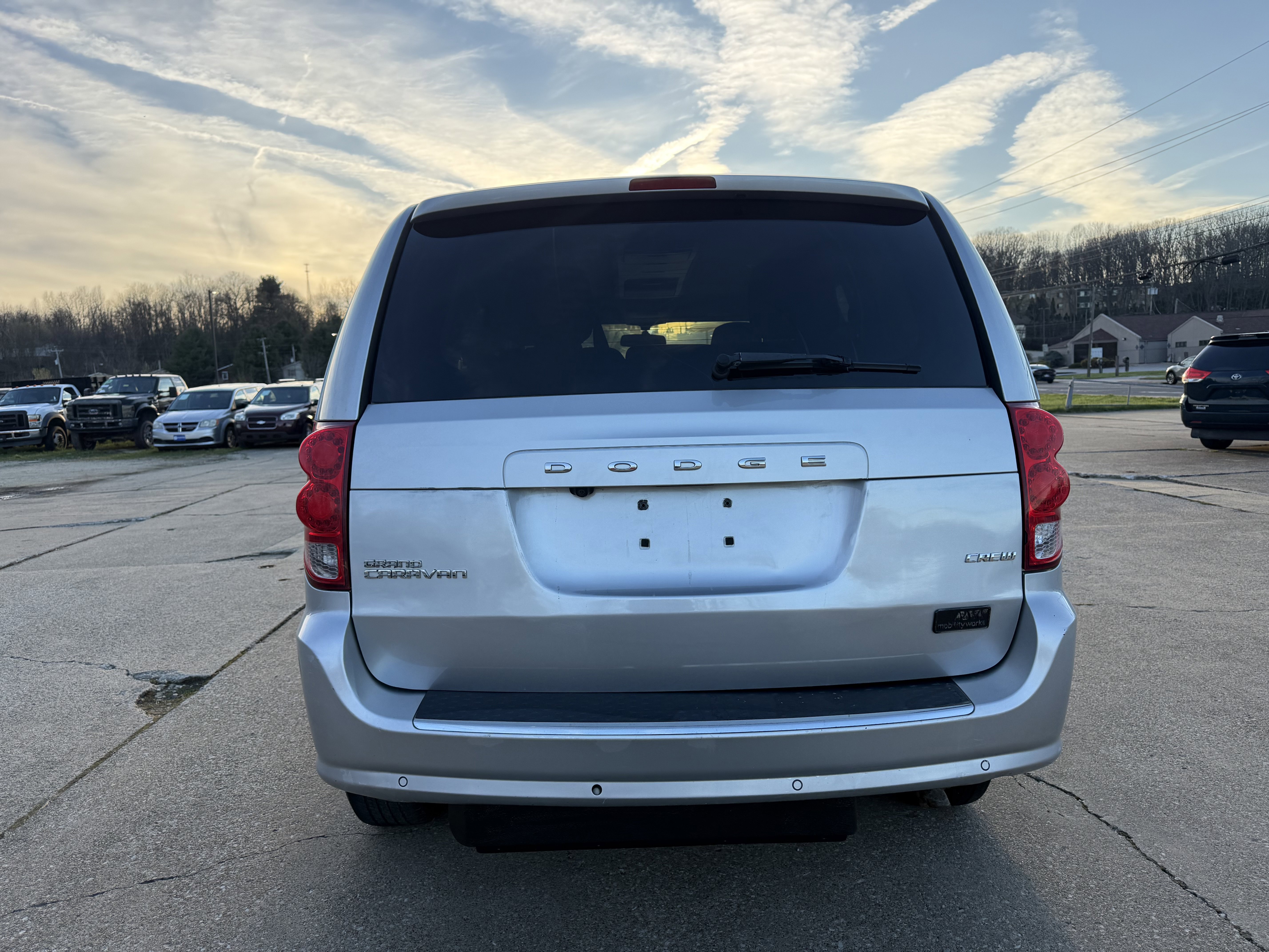 Used 2011 Dodge Grand Caravan Crew w/ Safety Sphere Group FWD image 9
