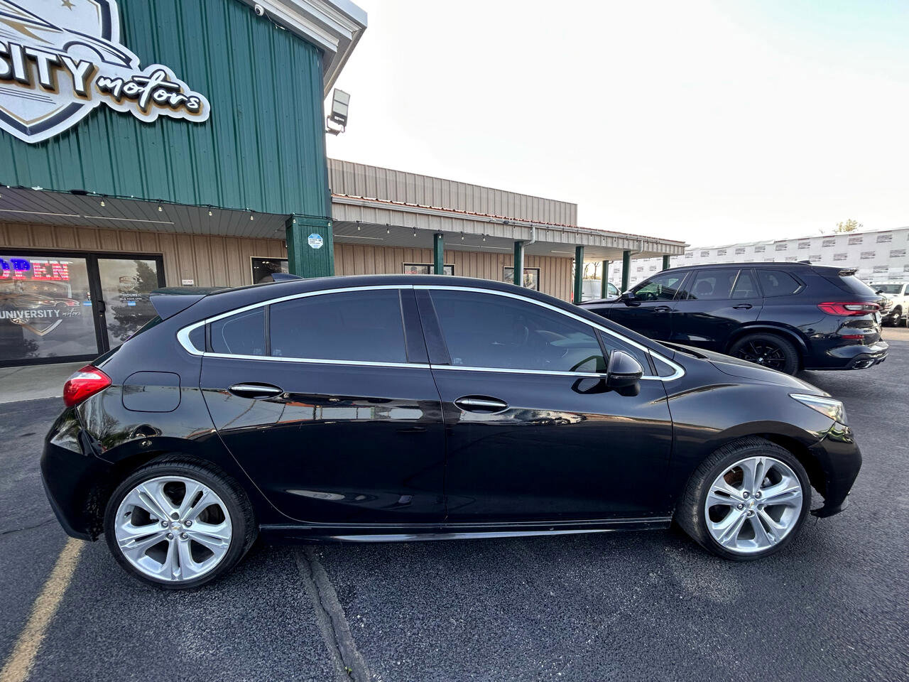 Used 2017 Chevrolet Cruze Premier image 2