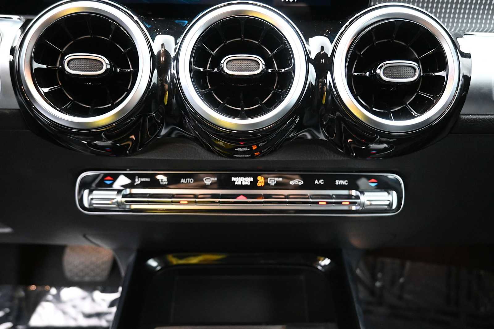Used 2022 Mercedes-Benz GLB 250 image 14