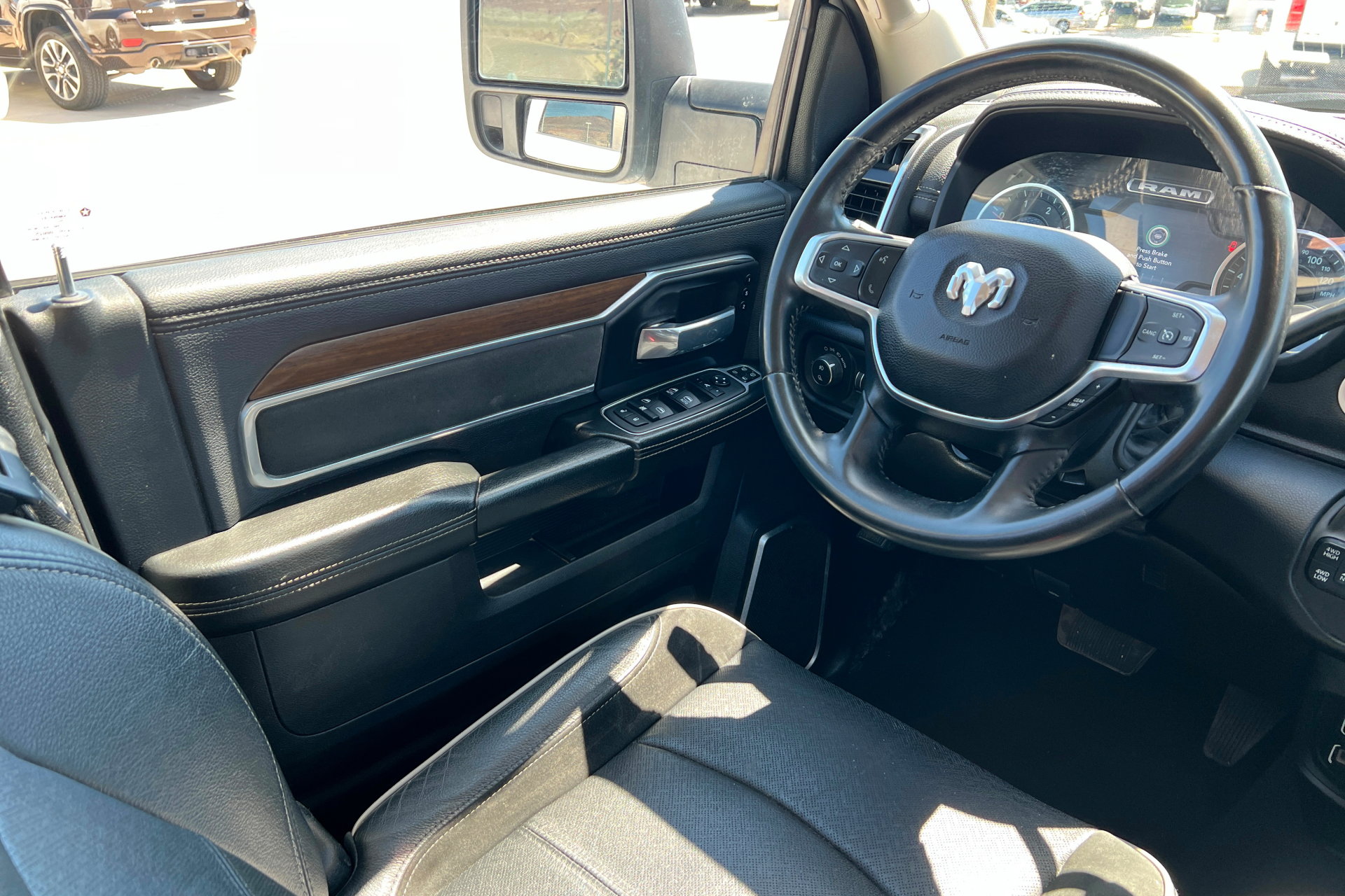 Used 2024 RAM 2500 Laramie AWD/4WD image 11