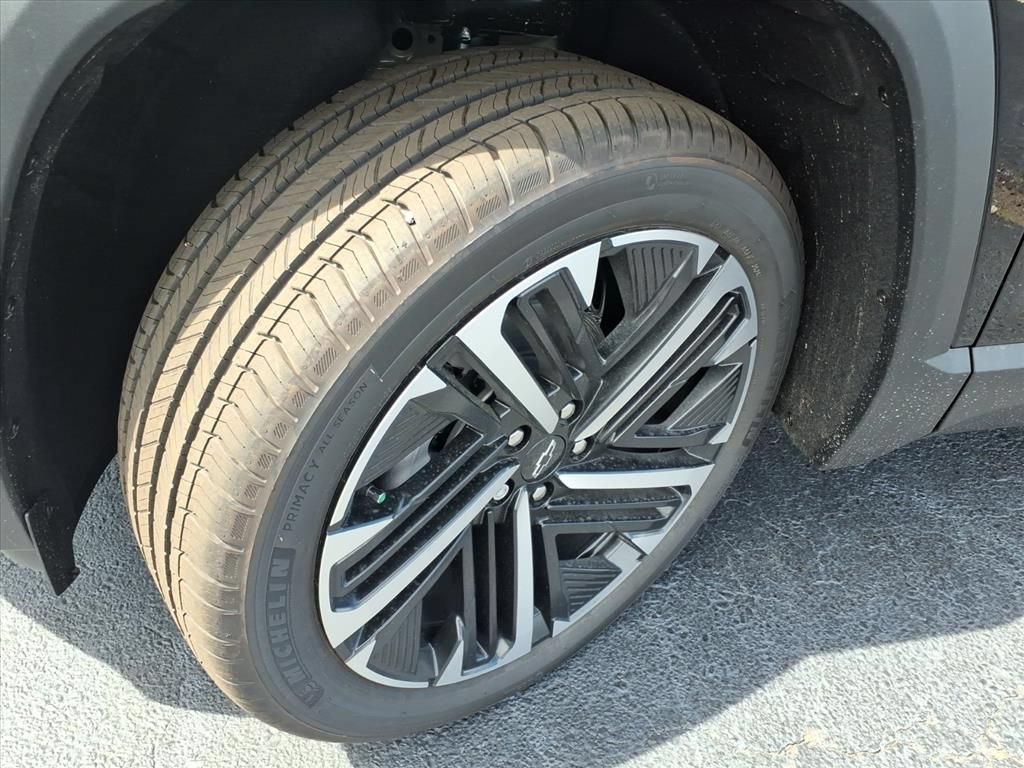 New 2027 Chevrolet Equinox RS w/ Safety and Technology Package FWD image 16