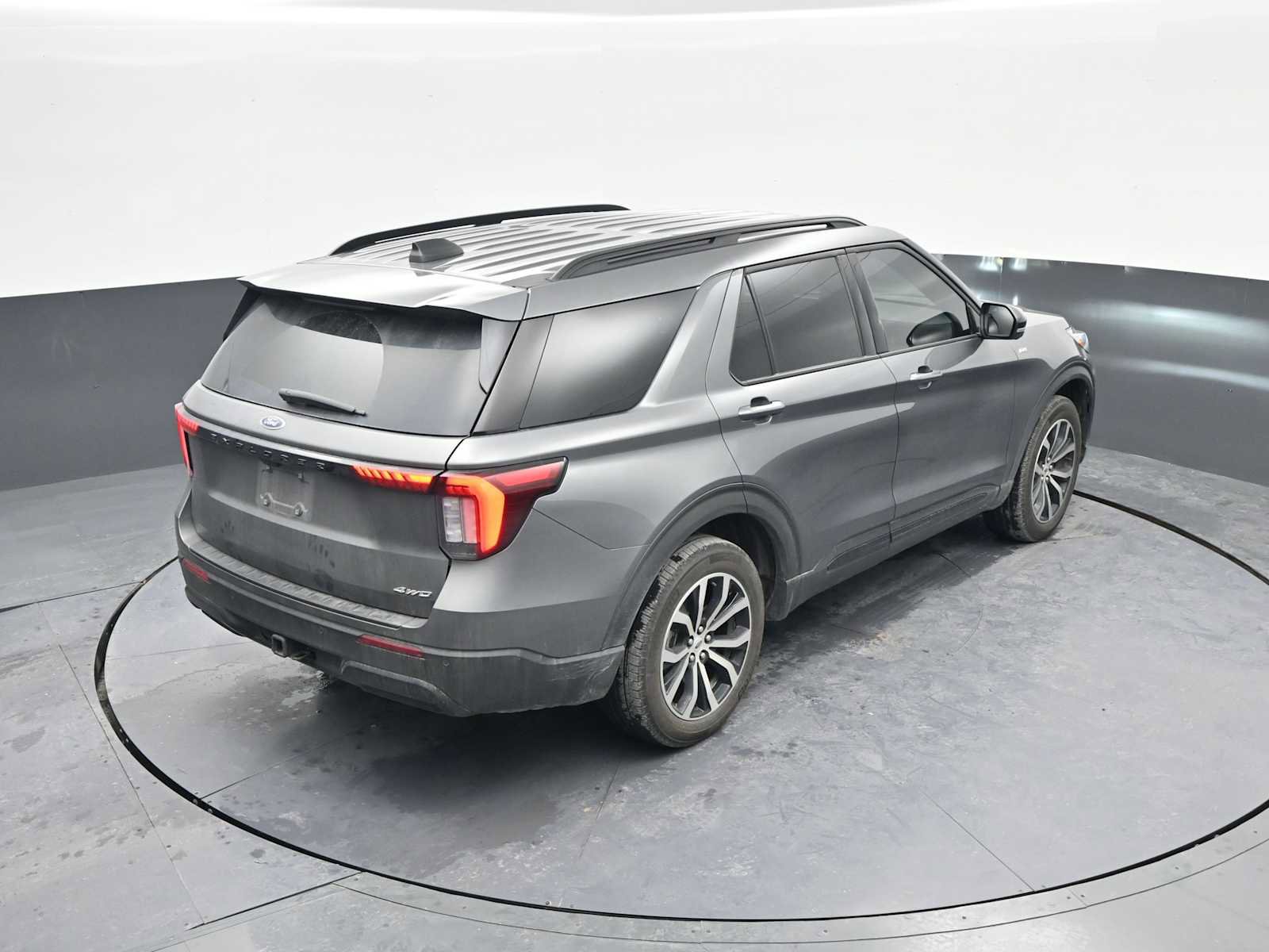 Used 2025 Ford Explorer ST-Line image 32