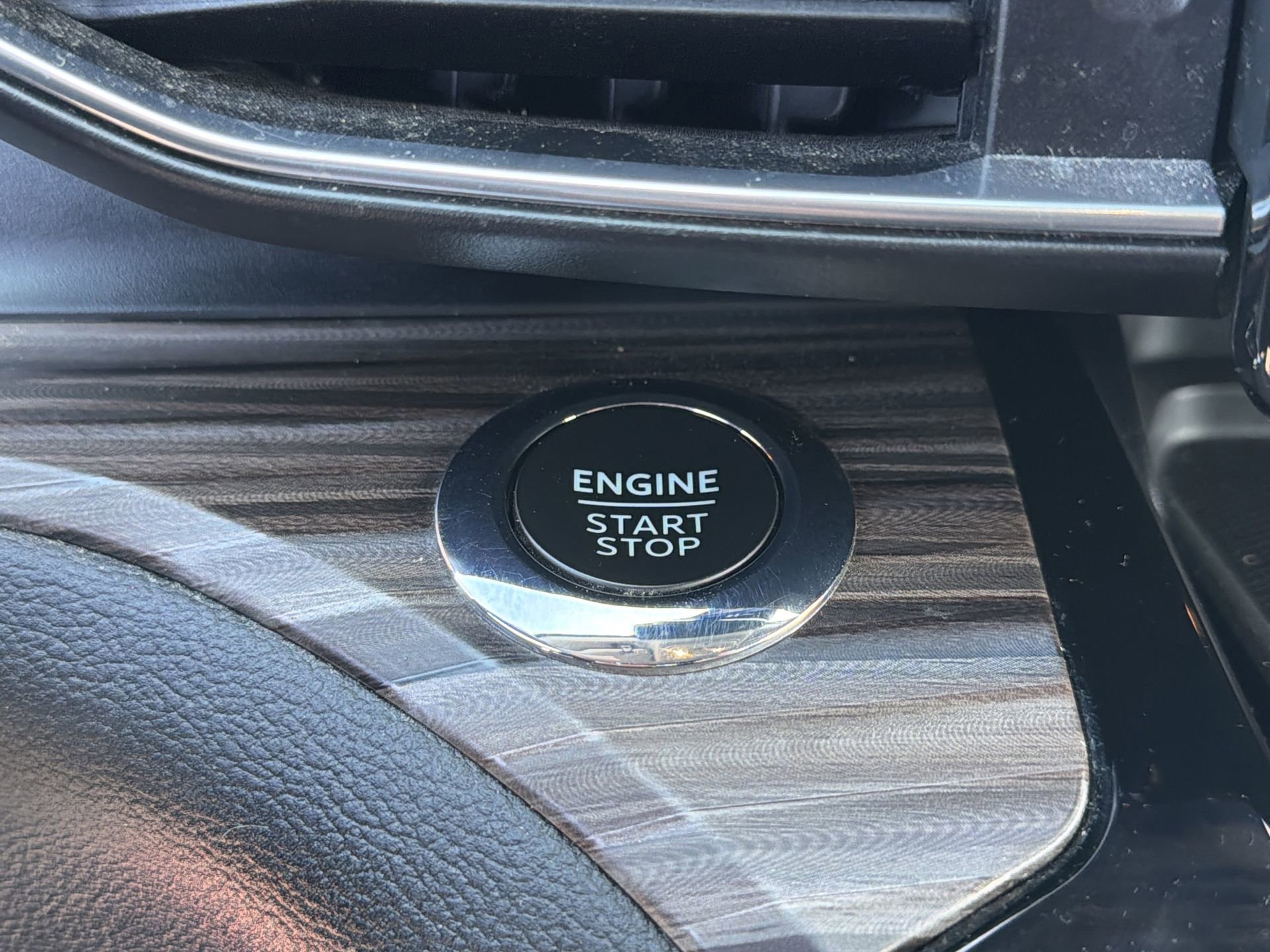 Certified 2023 Ford Explorer Limited w/ Equipment Group 301A image 6