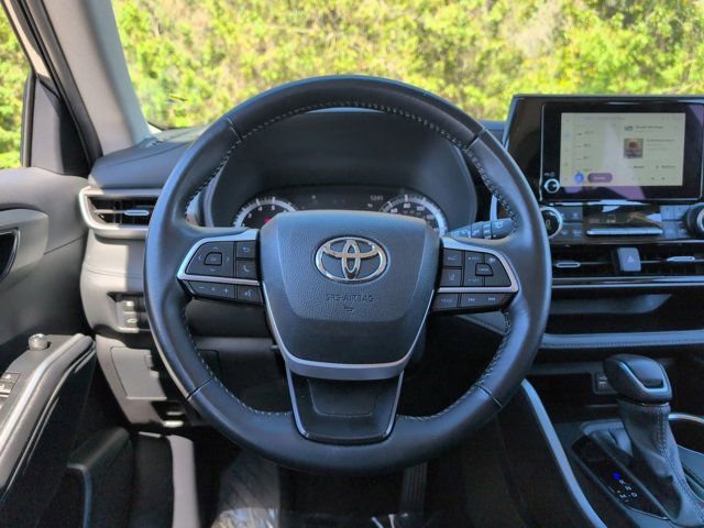 Used 2024 Toyota Highlander LE image 22
