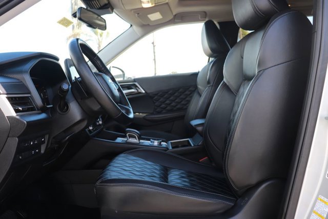 Used 2024 Mitsubishi Outlander 4WD Plug-In Hybrid image 12