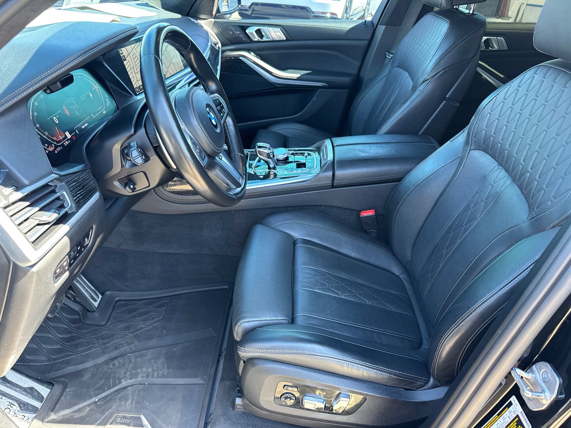 Used 2022 BMW X7 xDrive40i w/ M Sport Package AWD/4WD image 19