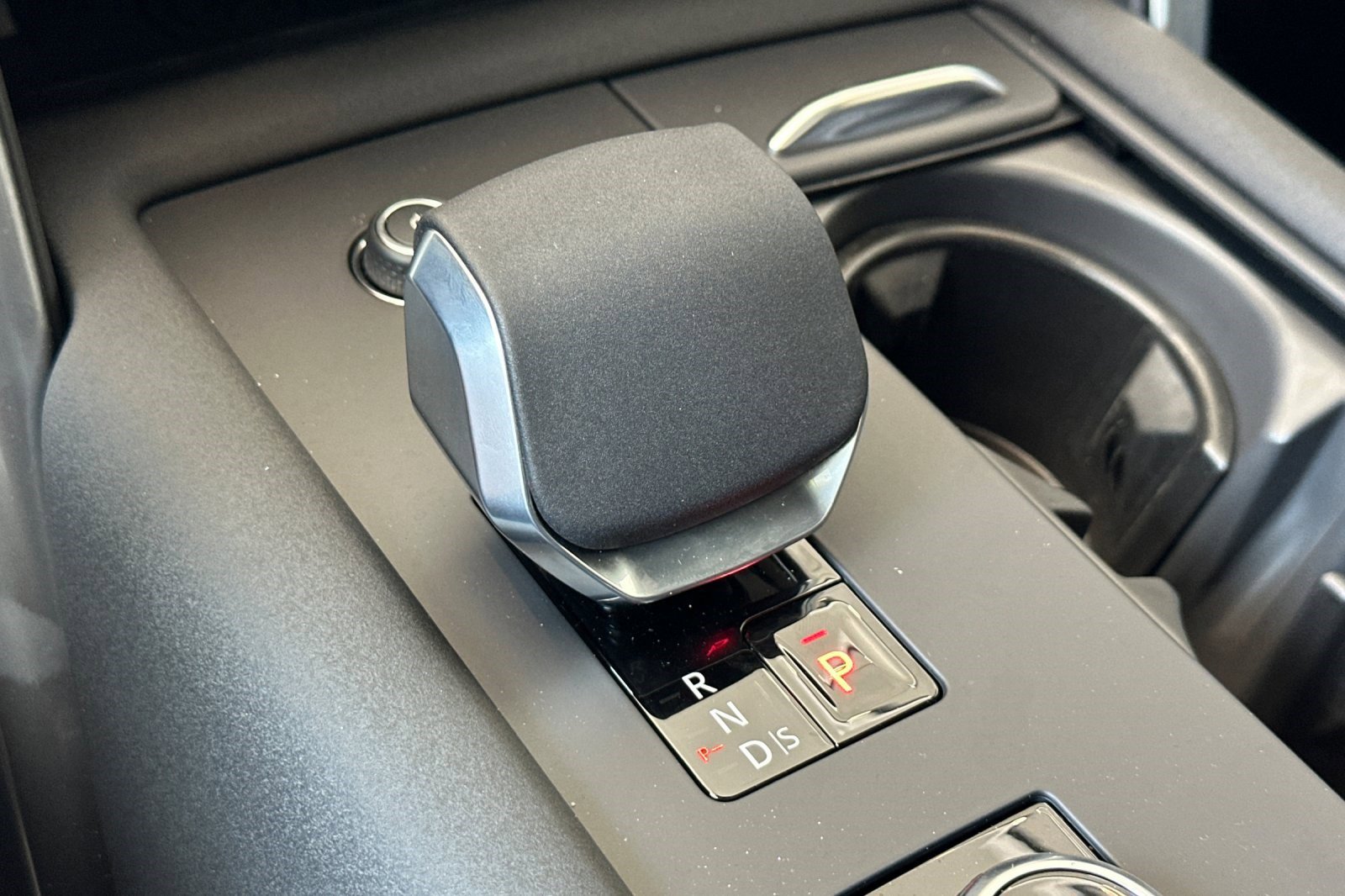 New 2026 Land Rover Discovery S image 23