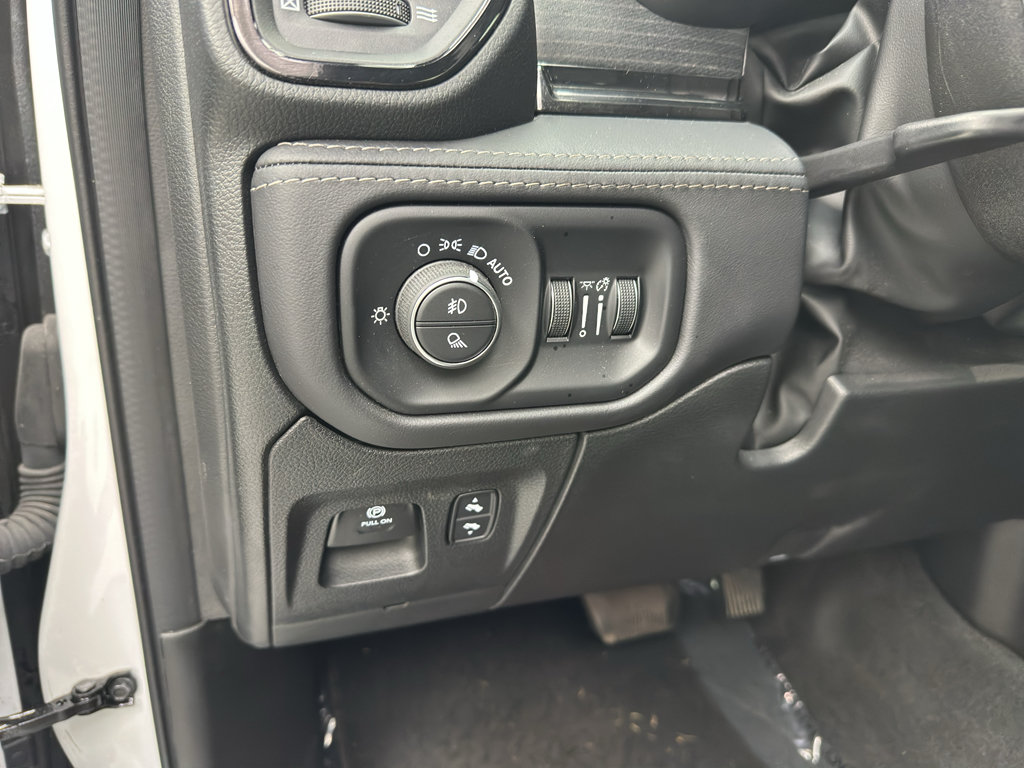 Used 2023 RAM 1500 Limited AWD/4WD image 12