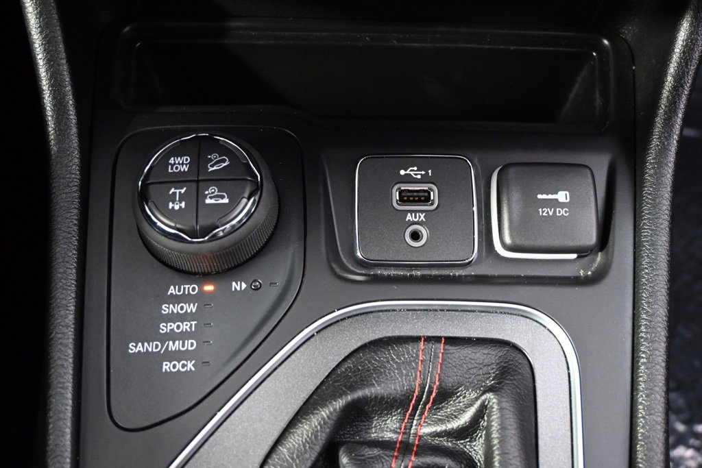 Used 2022 Jeep Cherokee Trailhawk w/ Sound & Nav Group image 31