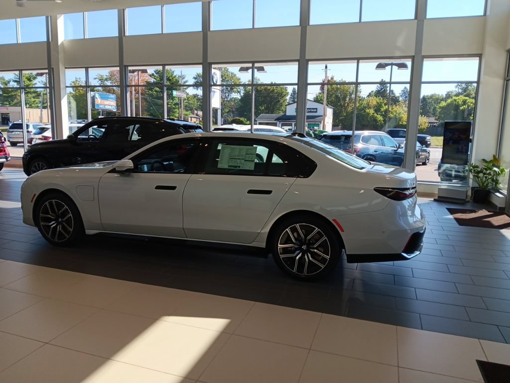 New 2026 BMW 750e xDrive AWD/4WD image 5