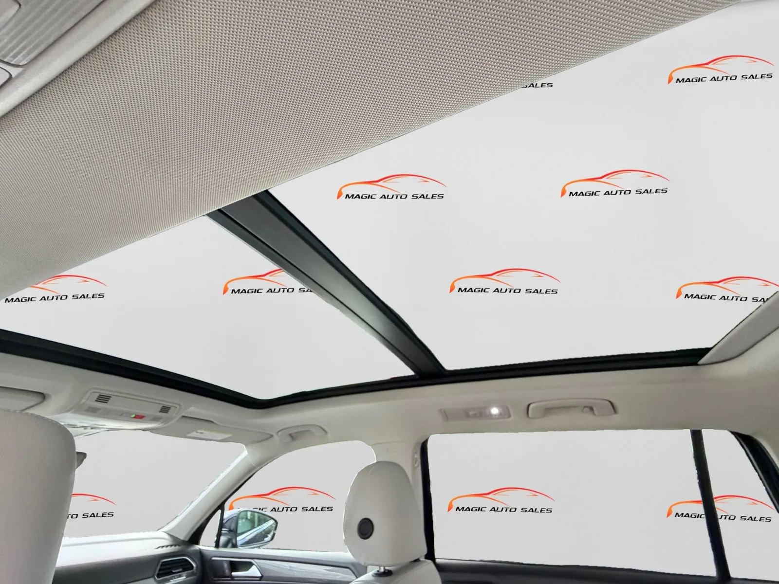 Used 2023 Volkswagen Tiguan SE w/ Panoramic Sunroof Package AWD/4WD image 35