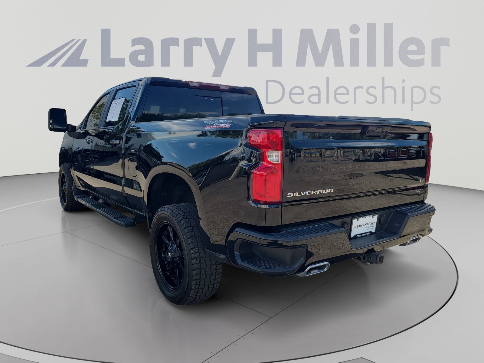 Used 2022 Chevrolet Silverado 1500 LT Trail Boss w/ Convenience Package II AWD/4WD image 3