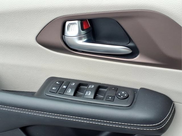 Used 2023 Chrysler Voyager LX FWD image 17