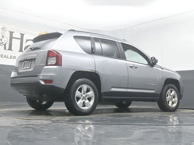 Used 2016 Jeep Compass Latitude image 32