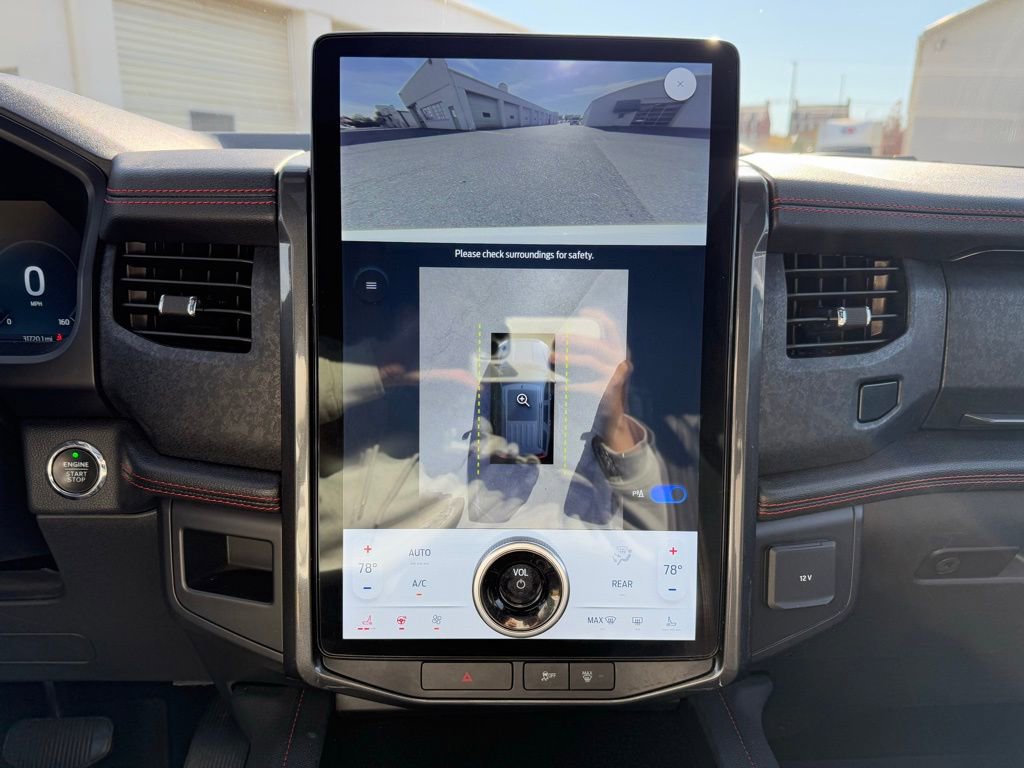 Used 2022 Ford Expedition Limited image 19