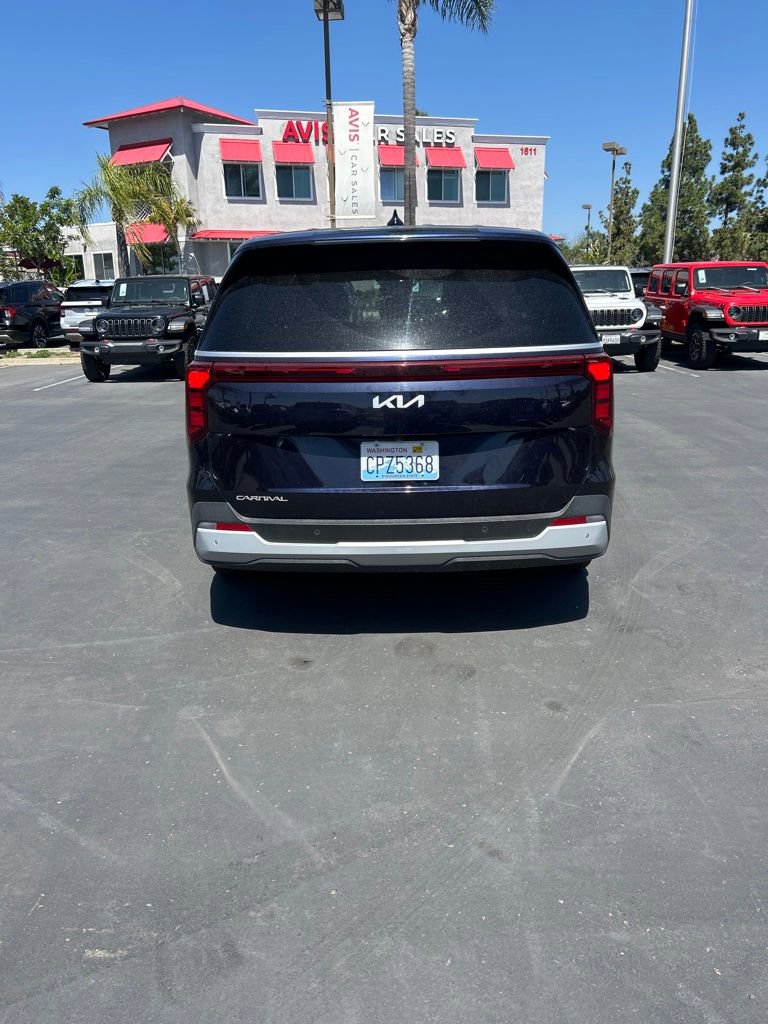 Used 2025 Kia Carnival FWD image 7