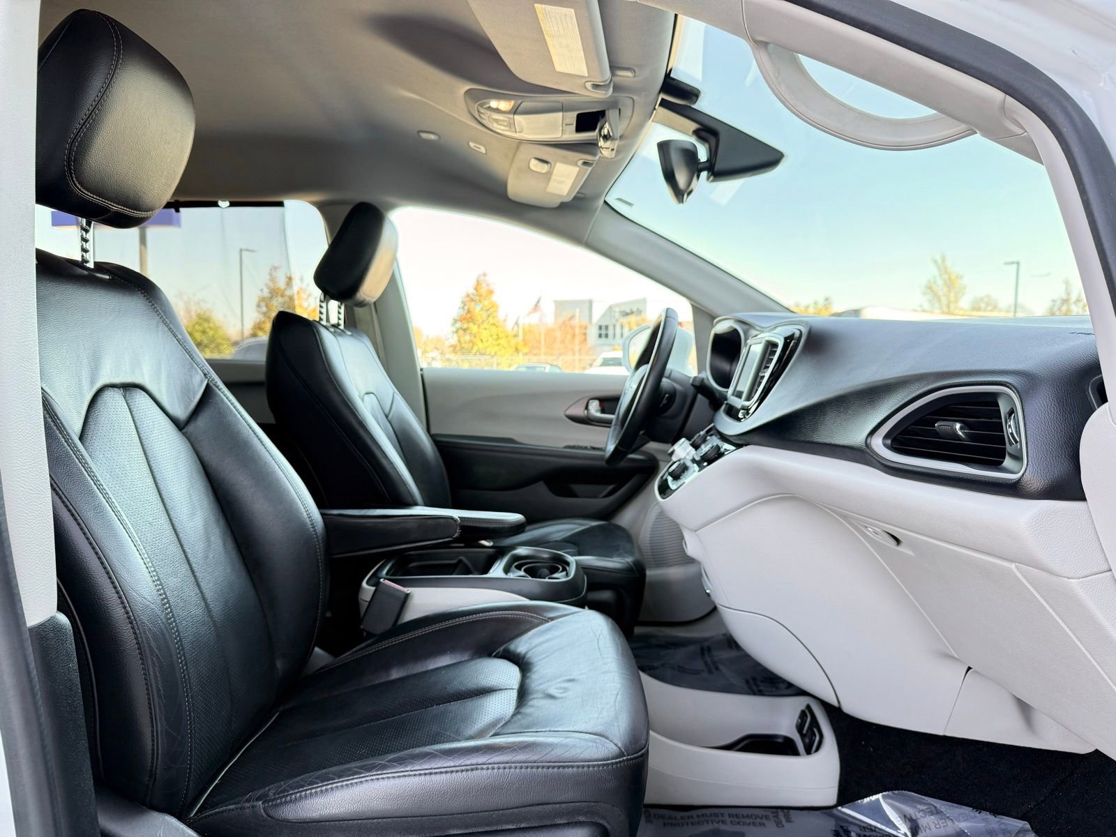 Used 2018 Chrysler Pacifica Touring-L image 25