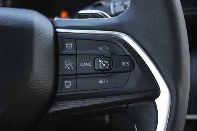 Used 2024 Jeep Grand Cherokee L Altitude AWD/4WD image 13