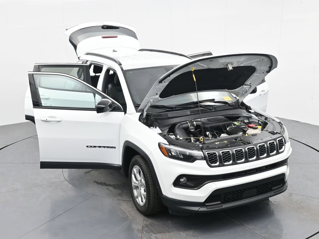 Used 2024 Jeep Compass Latitude image 38