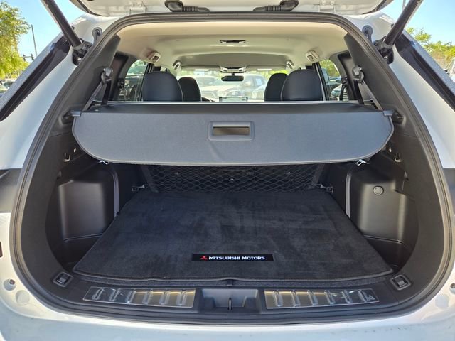 Used 2025 Mitsubishi Outlander SE image 9