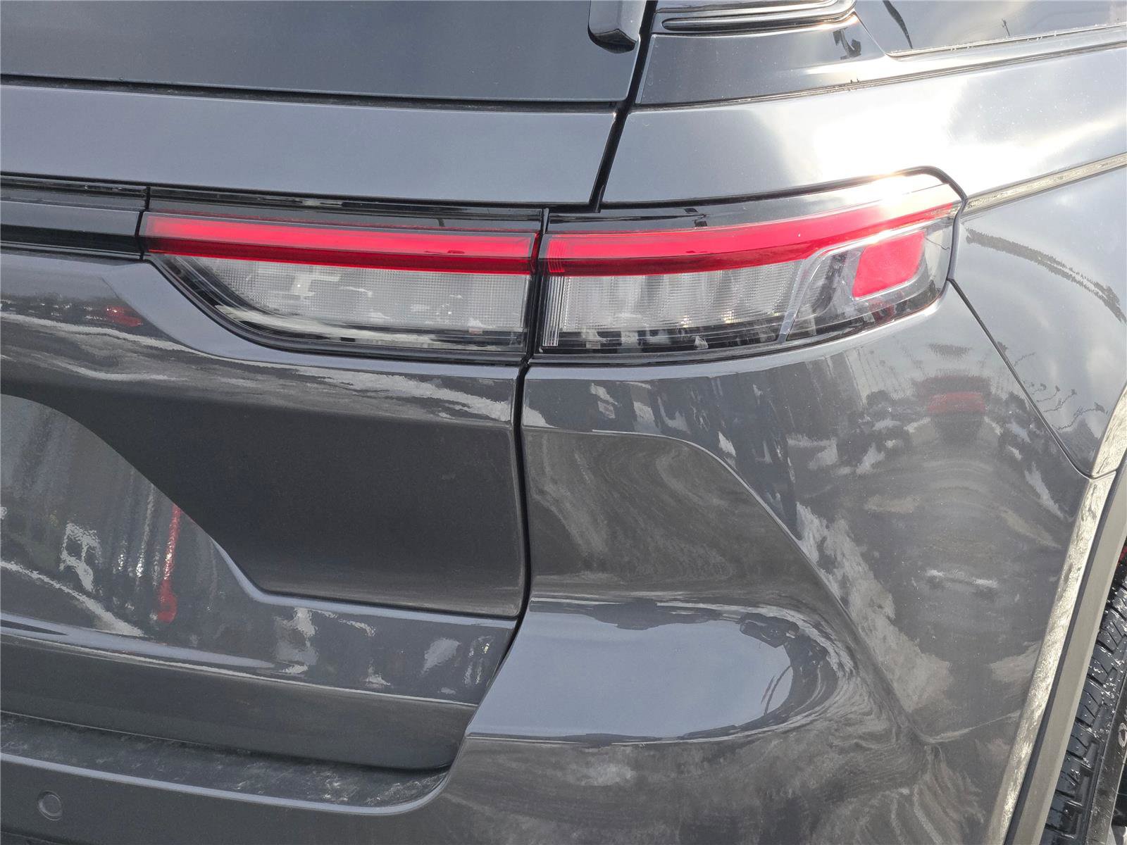 New 2025 Jeep Grand Cherokee Altitude w/ Trailer Tow Package image 13