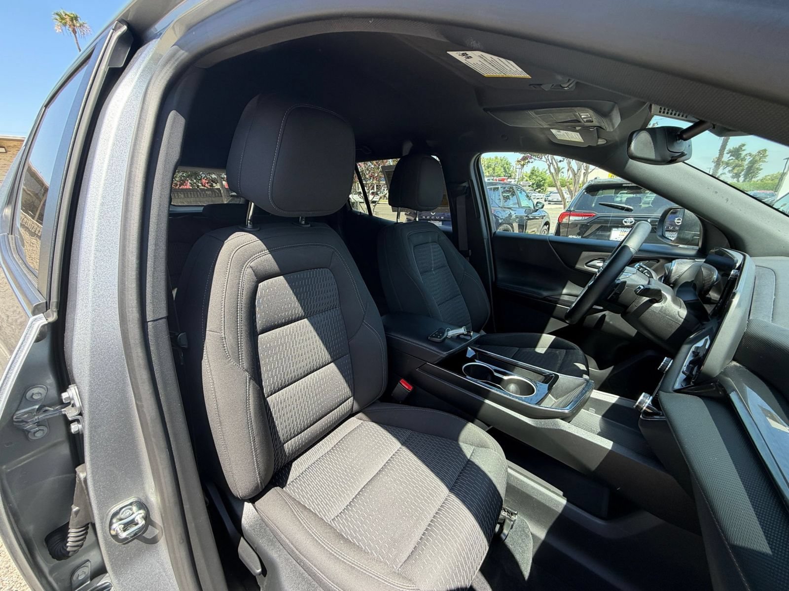 Used 2025 Chevrolet Equinox LT FWD image 37