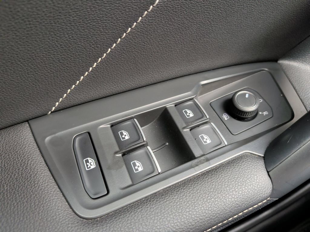 Used 2022 Volkswagen Tiguan SE AWD/4WD image 27