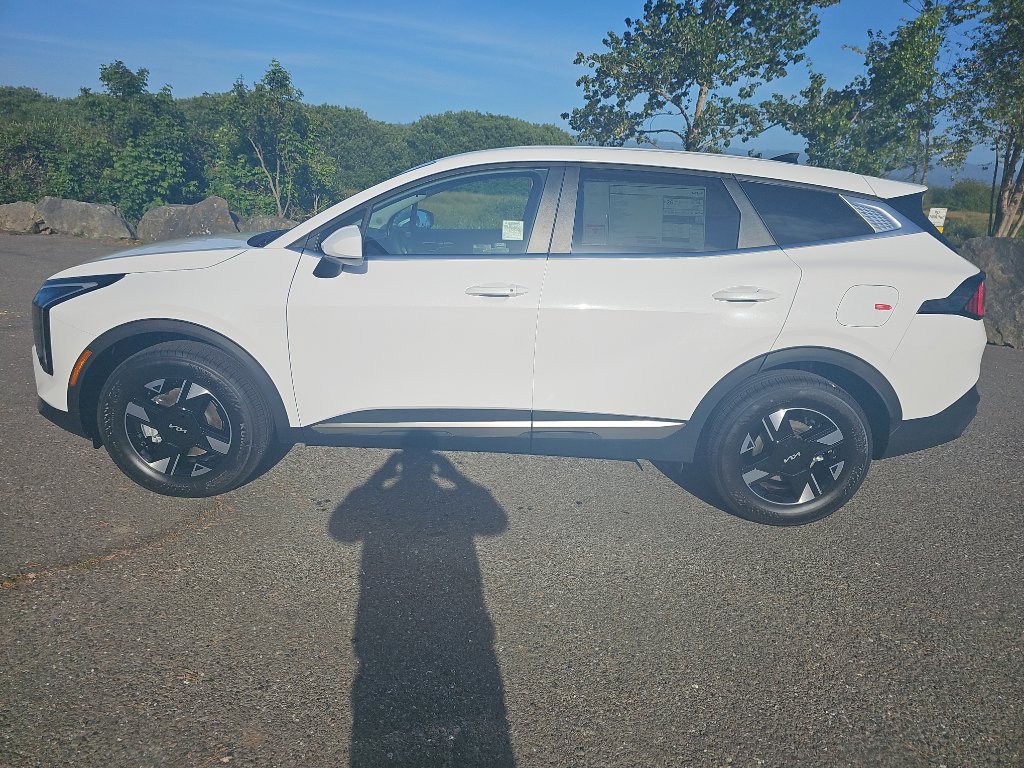 New 2026 Kia Sportage LX image 2