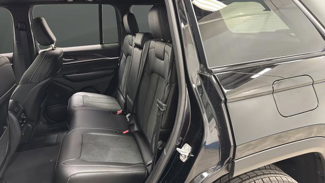 New 2026 Jeep Grand Cherokee Altitude AWD/4WD image 24