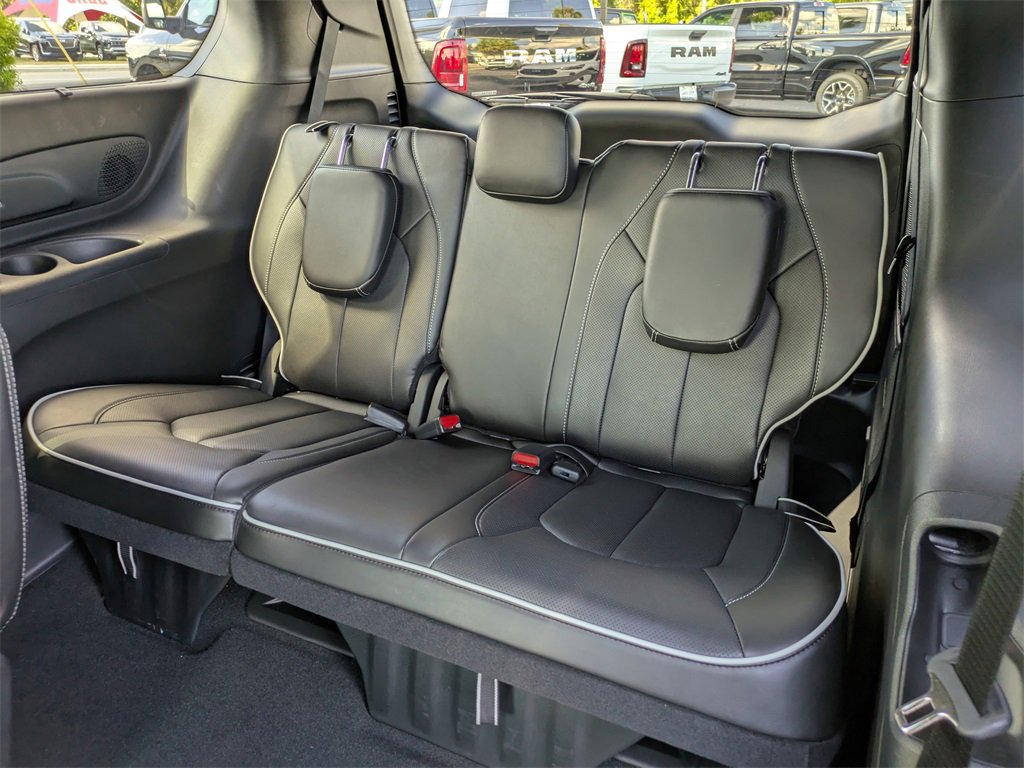 New 2026 Chrysler Pacifica Limited w/ Uconnect Theater Family Group image 15