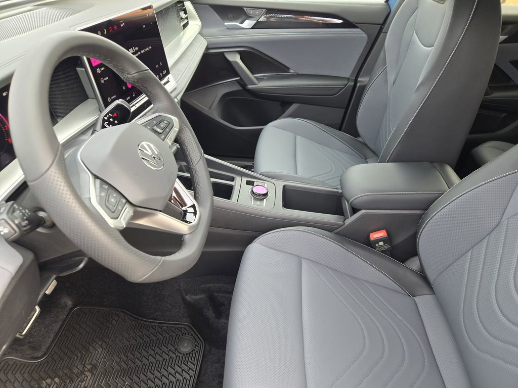 New 2026 Volkswagen Tiguan SE R-Line image 11