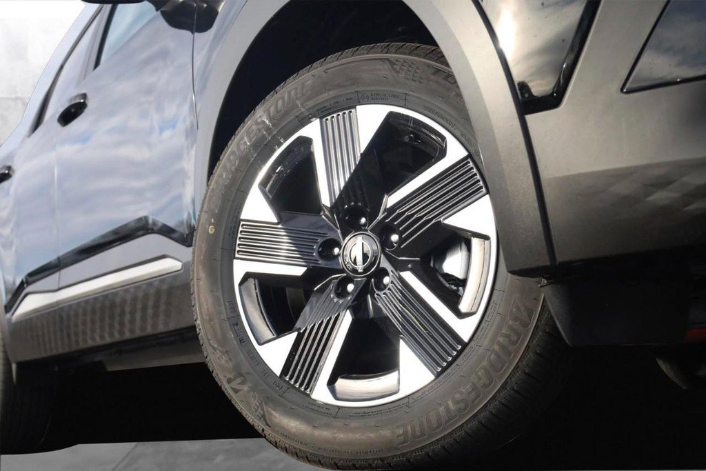 New 2026 Nissan Kicks SV w/ Cold Weather Package image 3