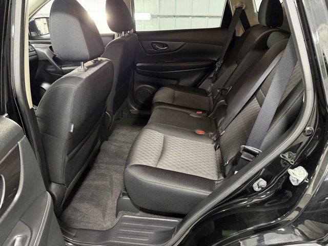 Used 2019 Nissan Rogue SV w/ Premium Package image 11