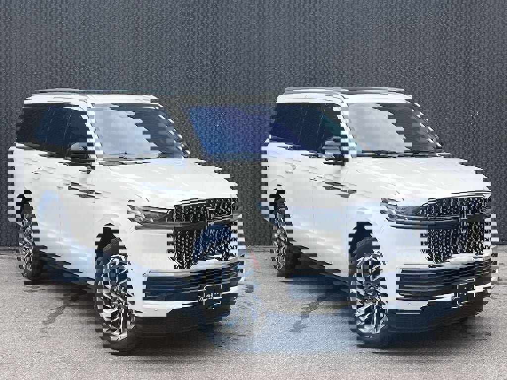 Used 2025 Lincoln Navigator L Reserve AWD/4WD image 9